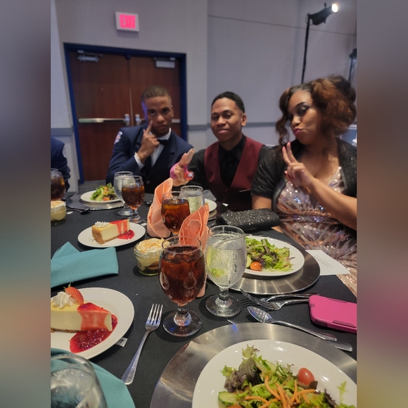 WASUP POSH FRIENDS! Its me  Precious Nieves 💕 - Picture 10 of 15